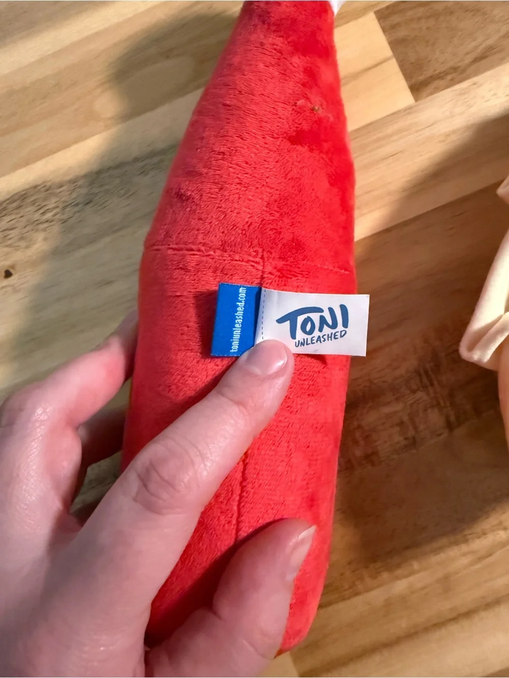 Toni Unleashed soft red